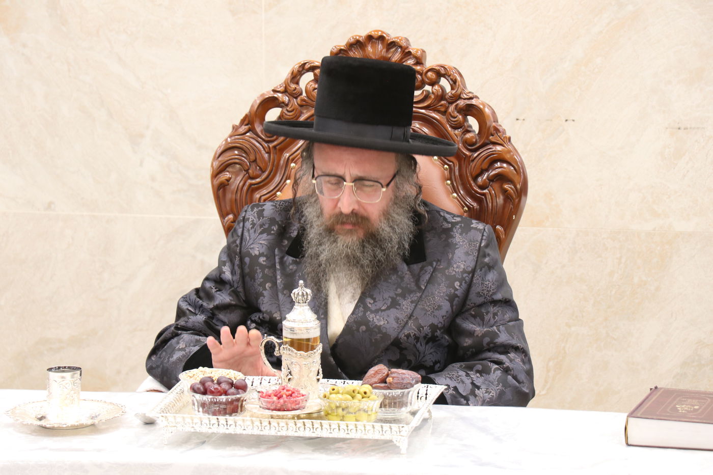 ט"ו בשבט בחצה"ק ביאלה בית שמש