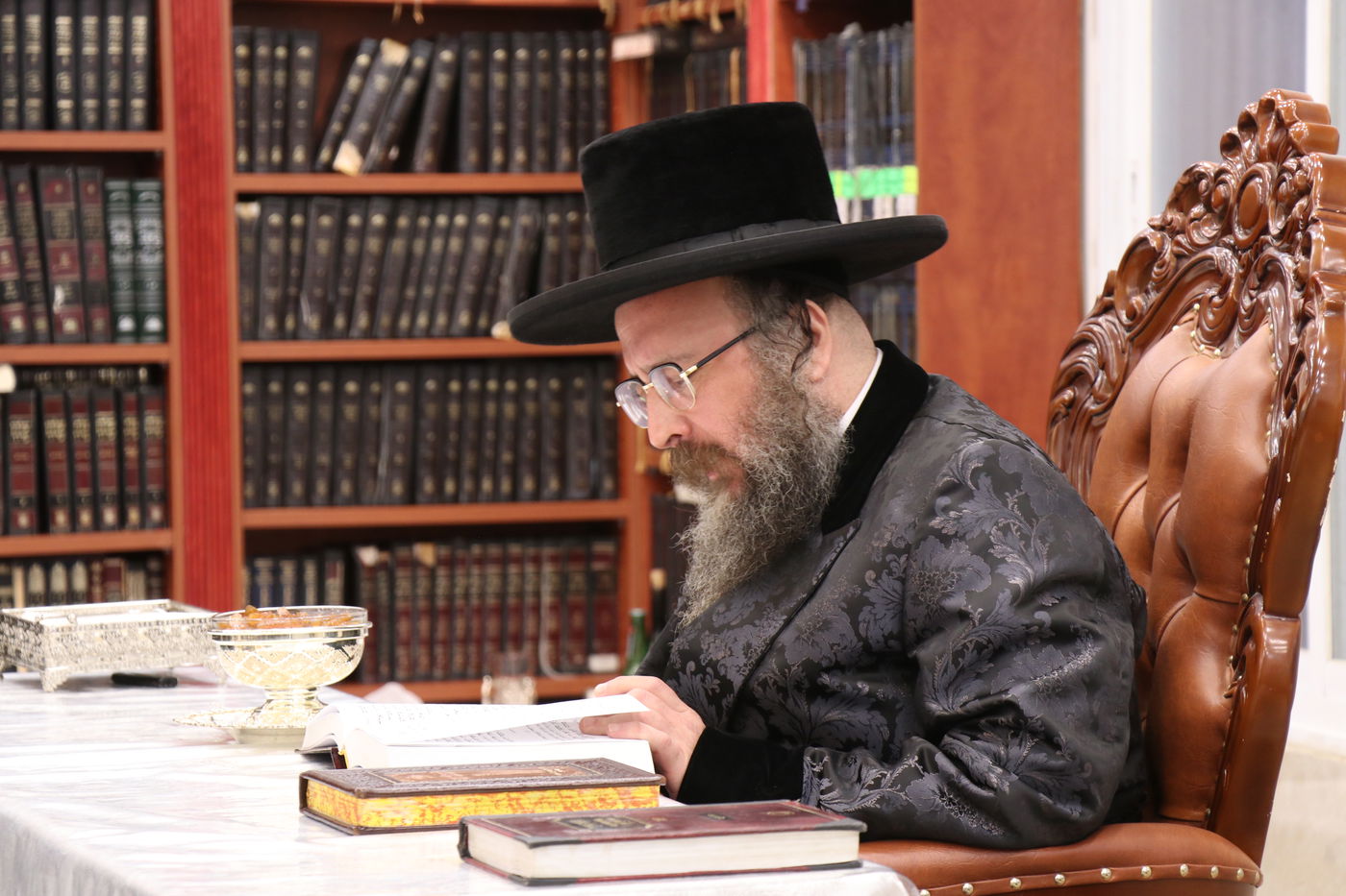 ט"ו בשבט בחצה"ק ביאלה בית שמש