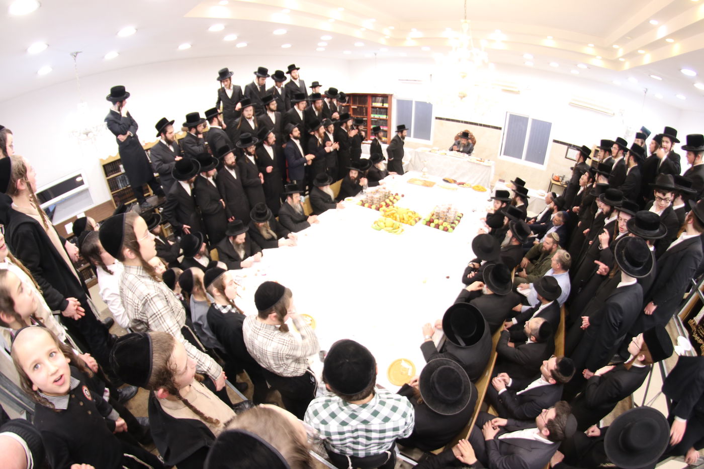 ט"ו בשבט בחצה"ק ביאלה בית שמש