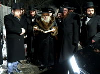 האדמו"ר מסאטמר בתפילה באוהל בית סאטמר