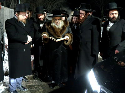 האדמו"ר מסאטמר בתפילה באוהל בית סאטמר