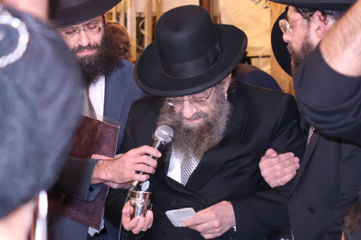 שמחת נישואי נכד הגר"מ בן שמעון