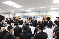 טיש ט"ו בשבט בחצה"ק מיאלען