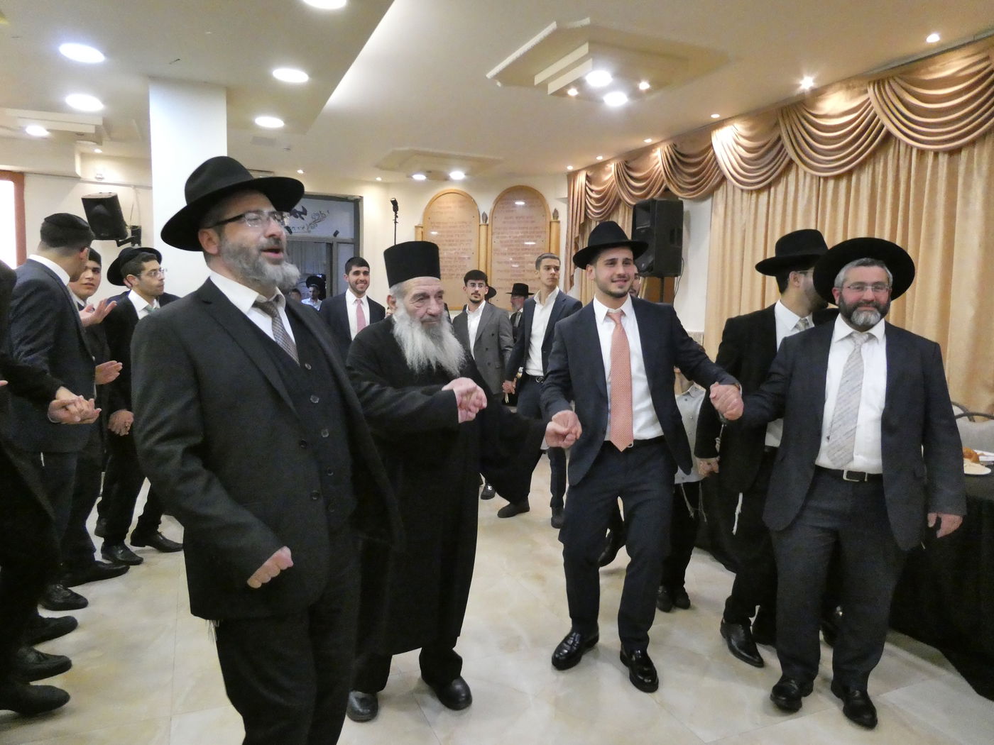 שמחת אירוסי נכד הגר"נ בן שמעון