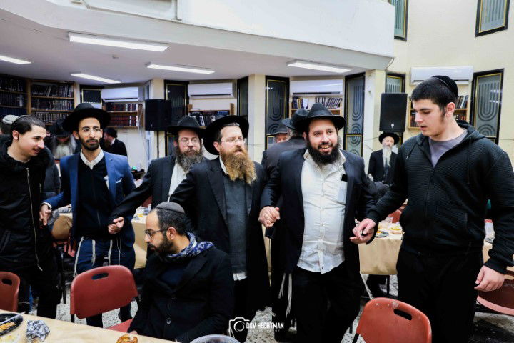 הרבנים הציגו אחדות: מעמד סיום הרמב"ם עם קהל המונים ברחובות