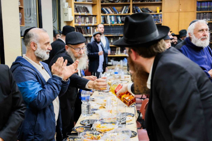 הרבנים הציגו אחדות: מעמד סיום הרמב"ם עם קהל המונים ברחובות