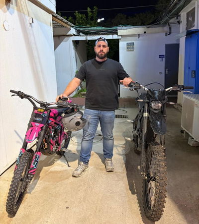 האופנועים הגנובים