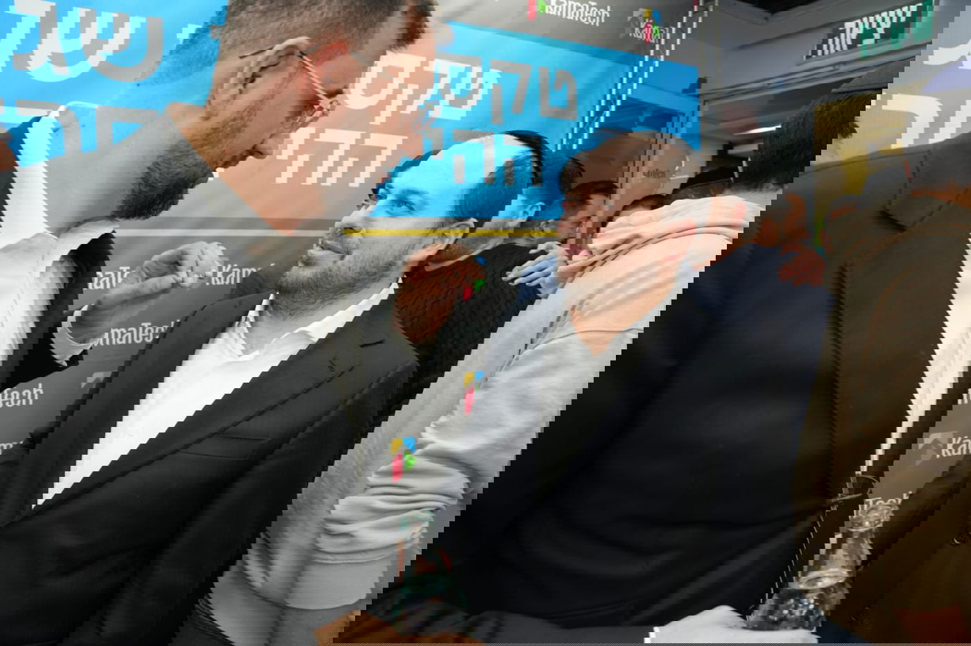 טקס מיניו של משפיען הרשת החרדי דודי קפלר לשגריר של עולם ההייטק