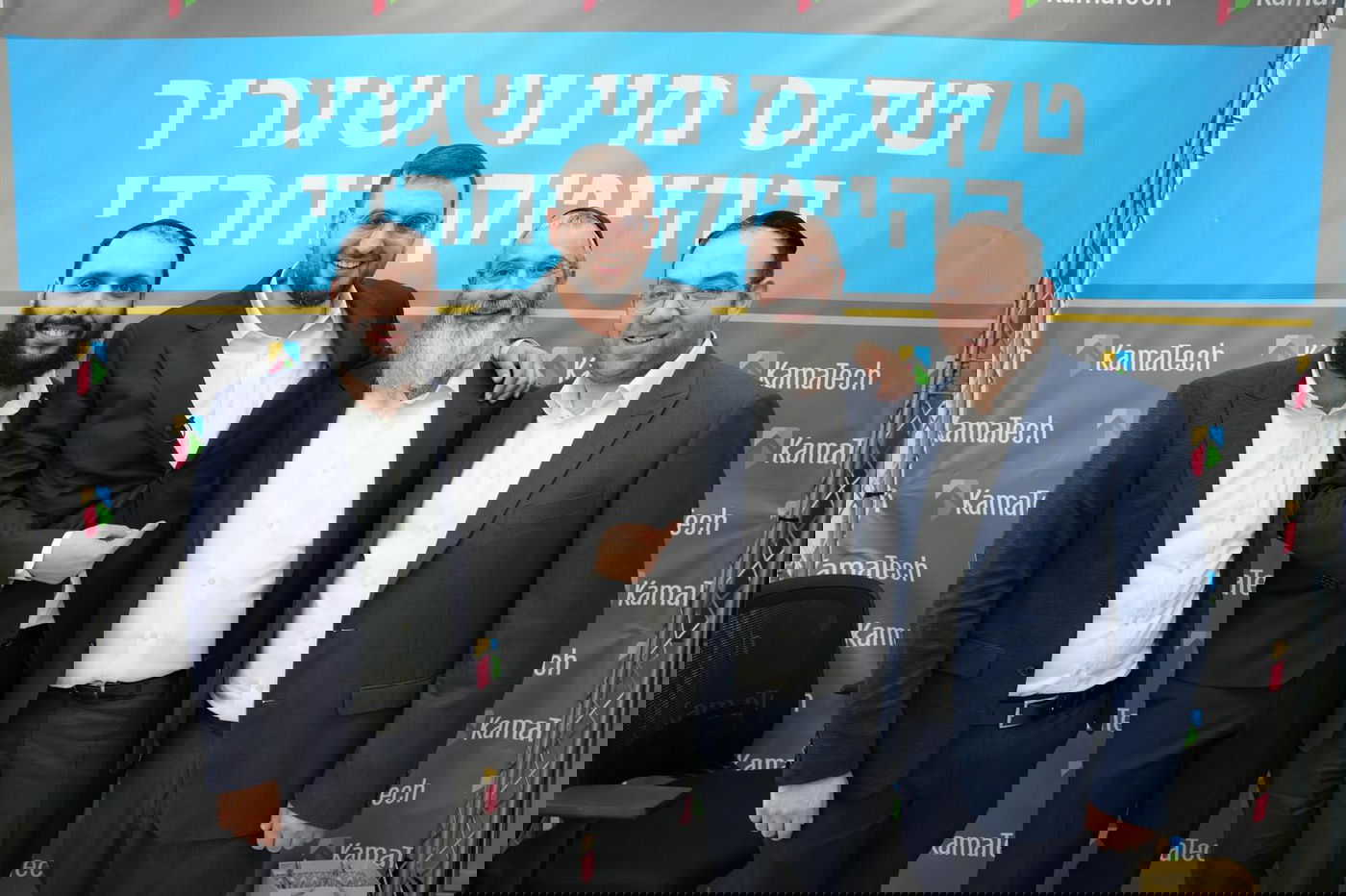 טקס מיניו של משפיען הרשת החרדי דודי קפלר לשגריר של עולם ההייטק