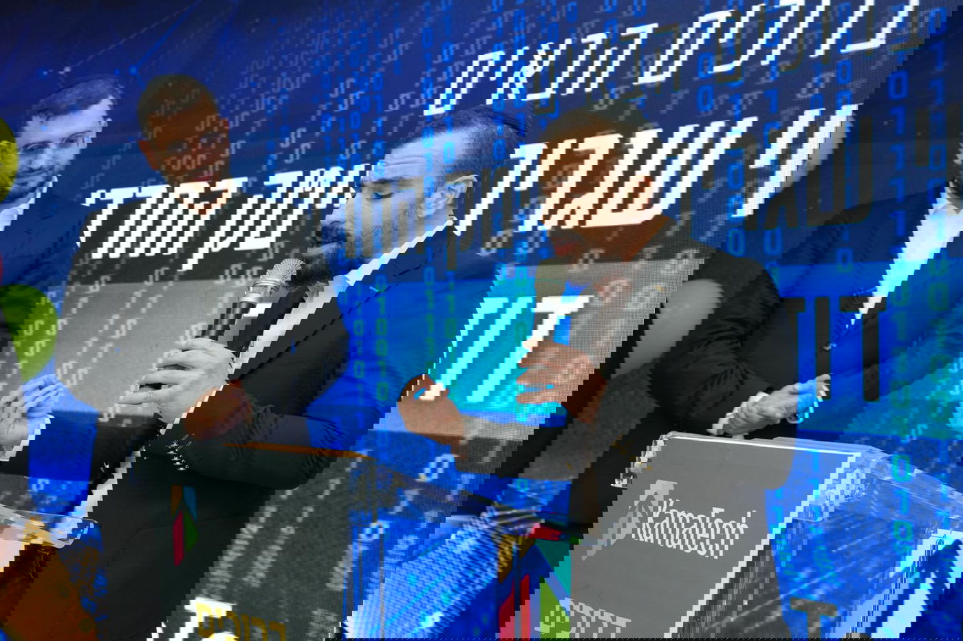 טקס מיניו של משפיען הרשת החרדי דודי קפלר לשגריר של עולם ההייטק