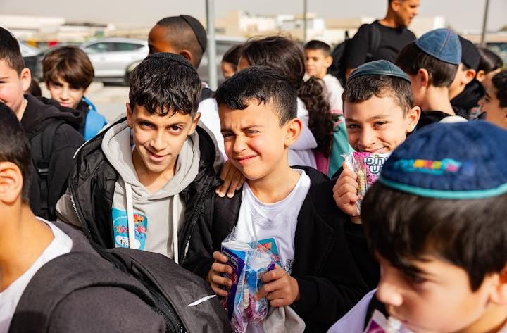 על רקע המתח עם איראן: רבבות תלמידים נשאו תפילה להצלת עם ישראל