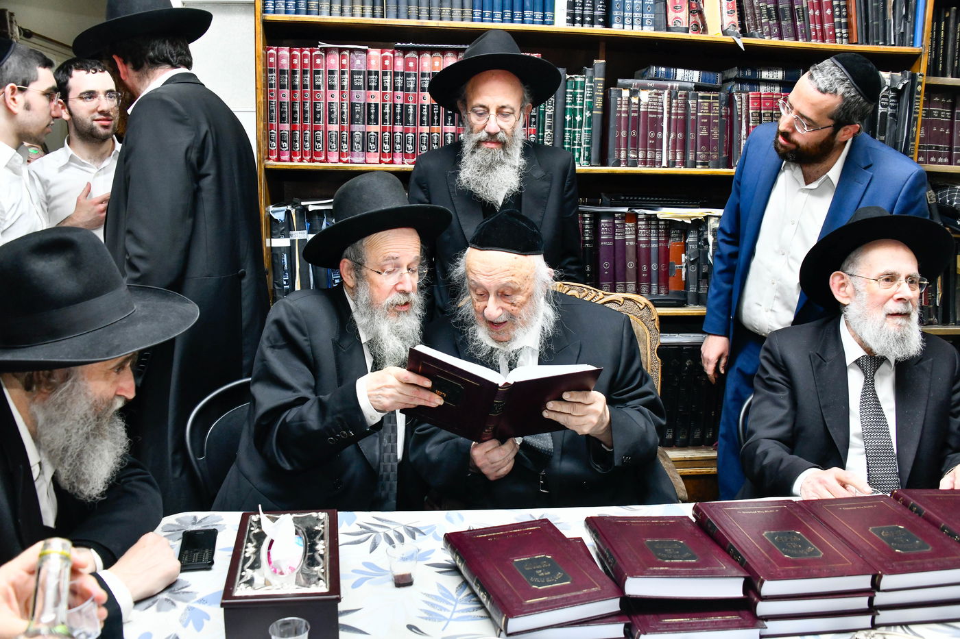 מסיבת הלחיים אצל הגרב"ד פוברסקי