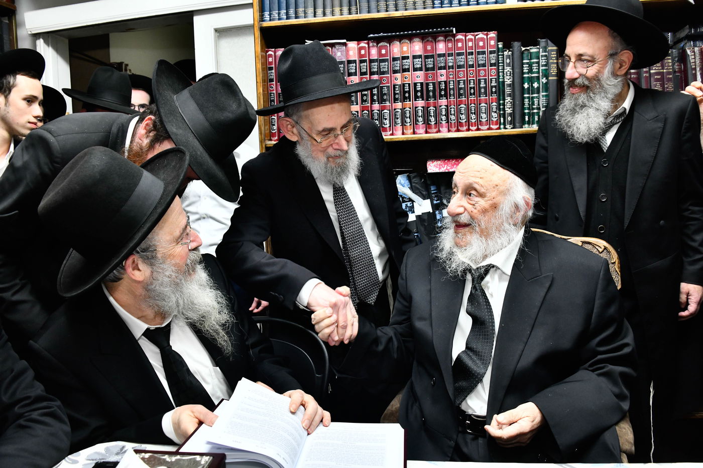 מסיבת הלחיים אצל הגרב"ד פוברסקי