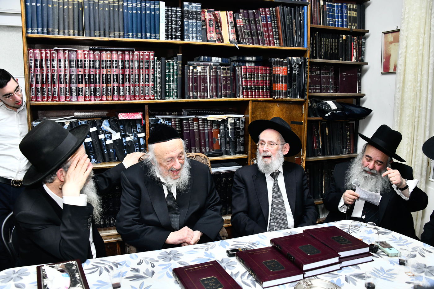 מסיבת הלחיים אצל הגרב"ד פוברסקי