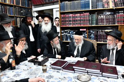 מסיבת הלחיים אצל הגרב"ד פוברסקי