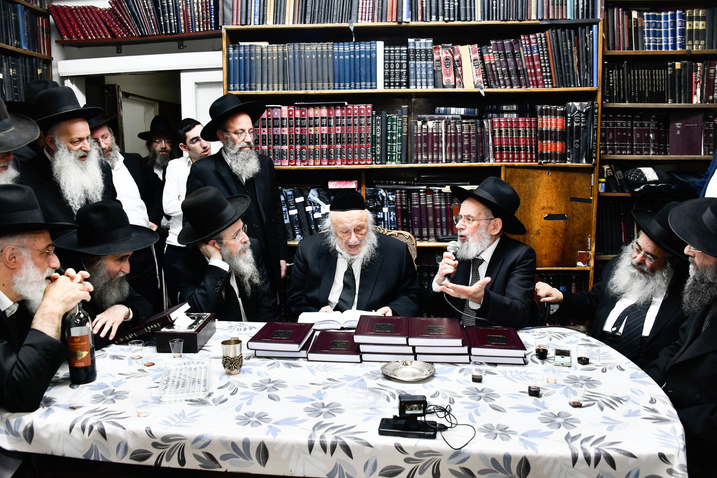 מסיבת הלחיים אצל הגרב"ד פוברסקי