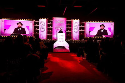 מנהל הכינוס, הרב קוטלרסקי, פותח את הכינוס