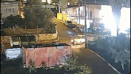 "בגלל מבטים ברחוב" | בן 18 דרס קטין ערבי שיצא מהמאפייה • צפו בתיעוד