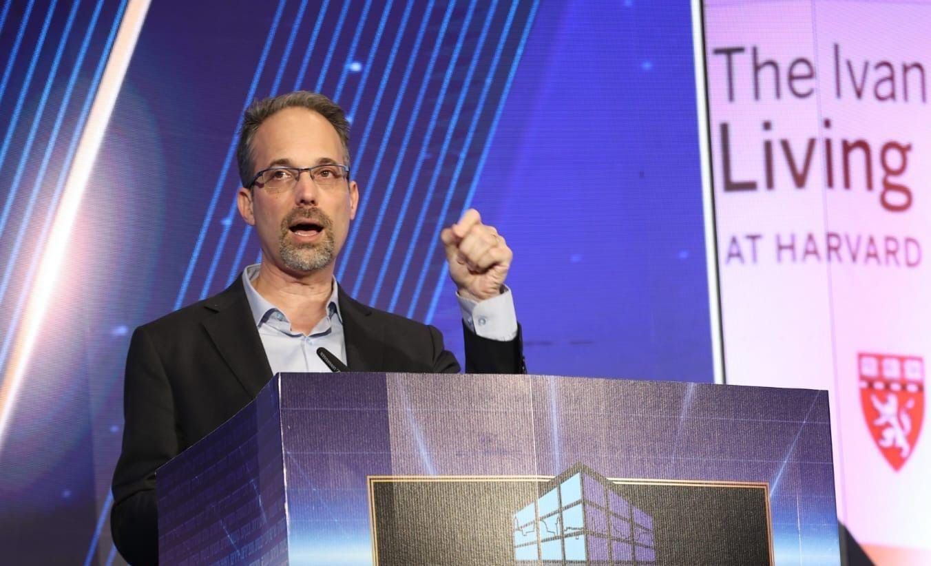 פרופ’ רן בליצר, סמנכ”ל וראש מערך החדשנות בכללית ומנהל מכון כללית למחקר