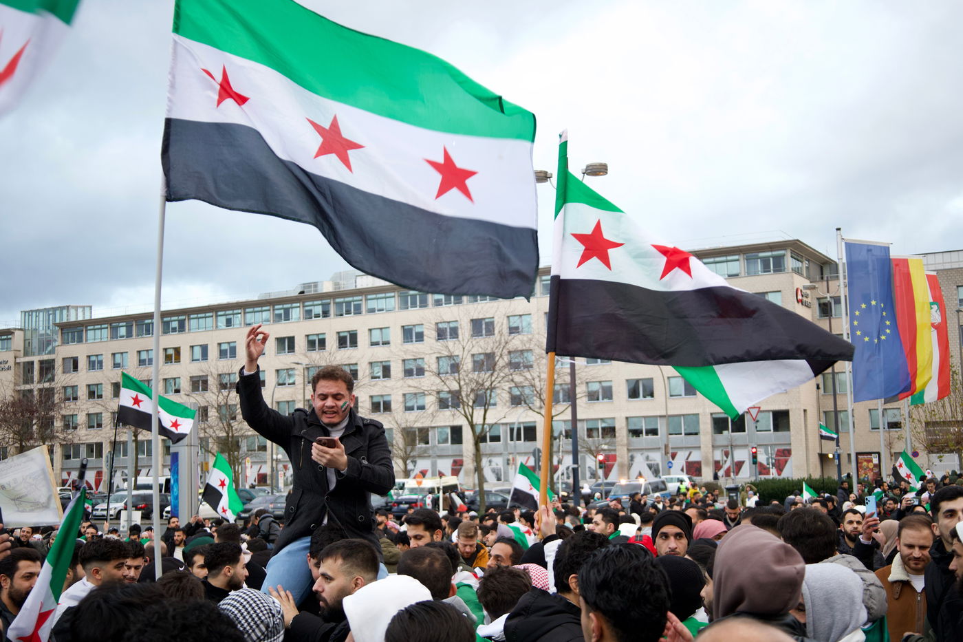 חוגגים את נפילת משטר אסד