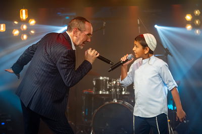 ישי לפידות ובניה גרנות מחדשים את להיט הענק של זושא