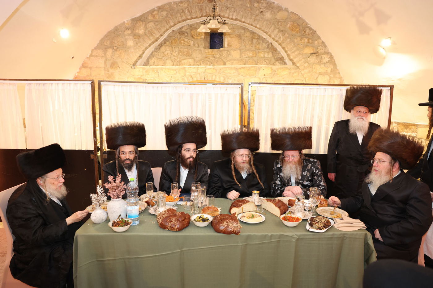 שמחת שבע ברכות בחצה"ק טרעבישאן