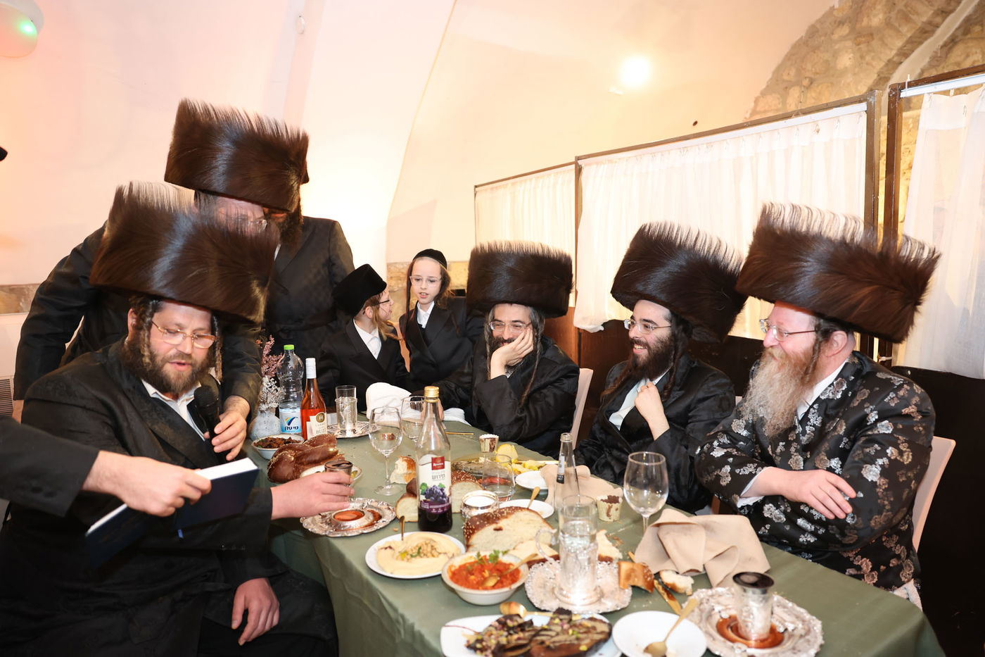 שמחת שבע ברכות בחצה"ק טרעבישאן