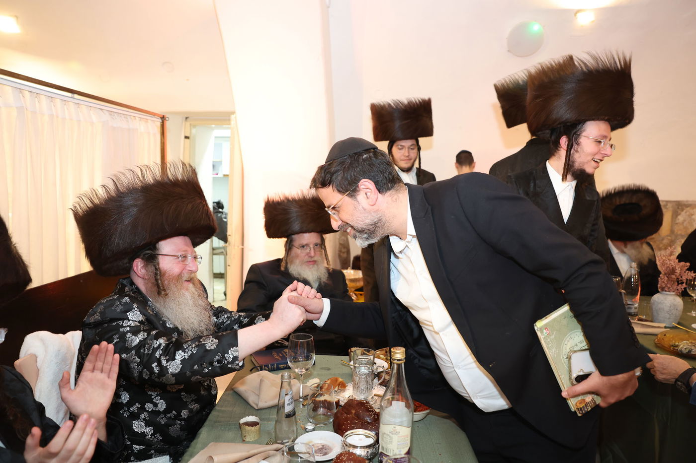 שמחת שבע ברכות בחצה"ק טרעבישאן