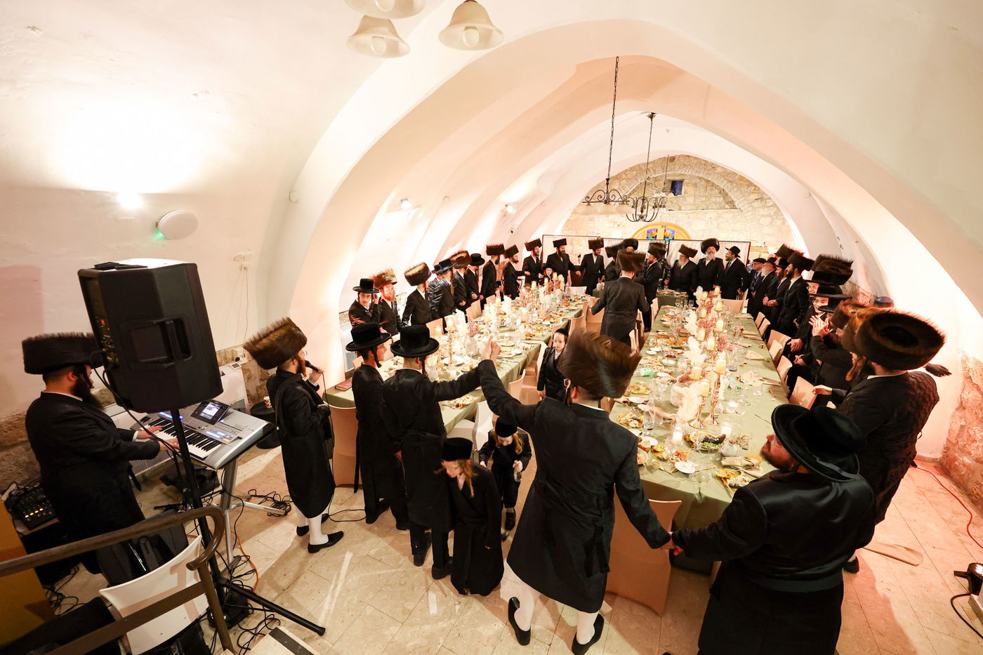 שמחת שבע ברכות בחצה"ק טרעבישאן