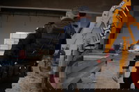 שוטר מבצע חיפוש, אילוסטרציה