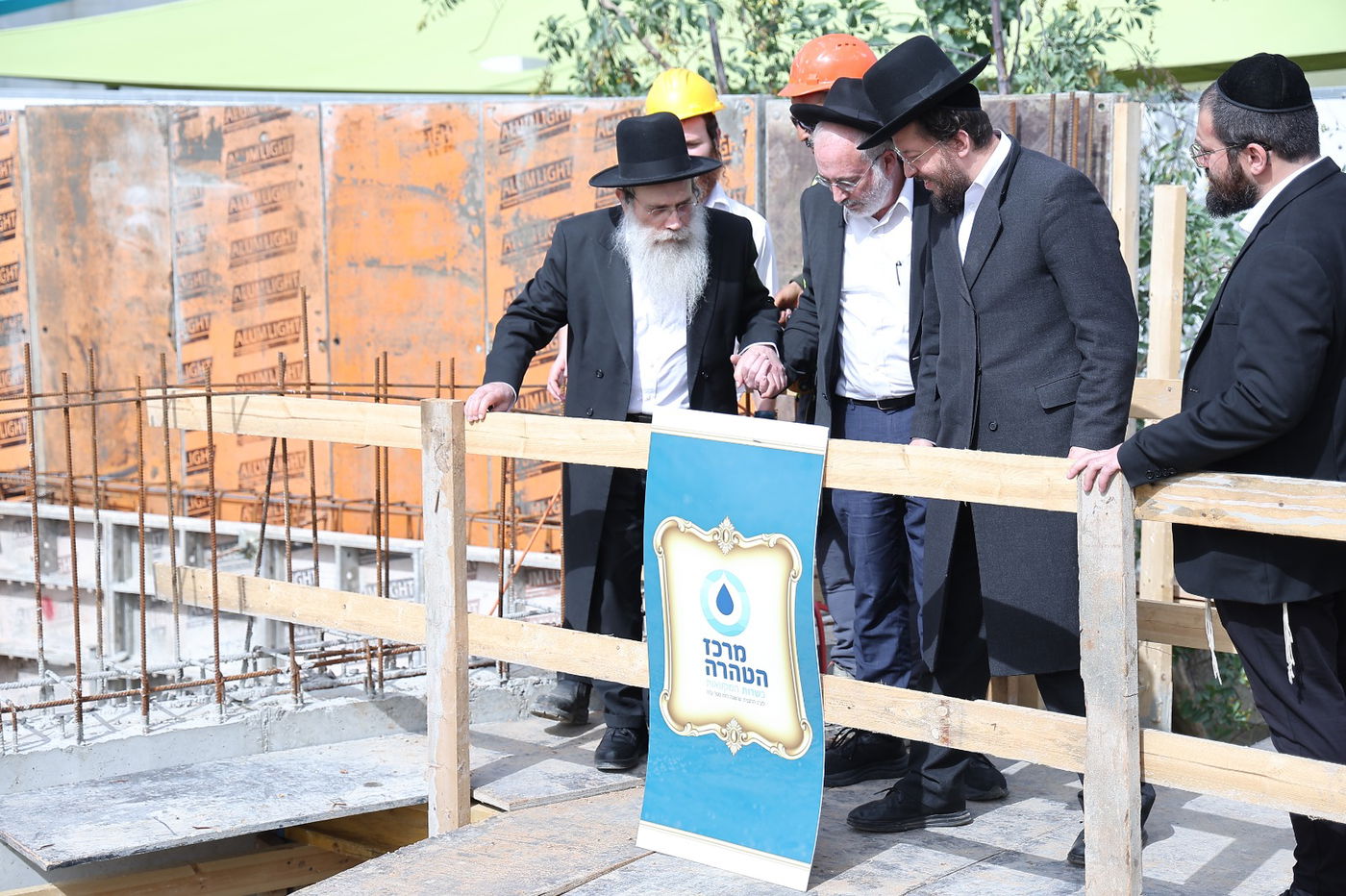 יציקת הבורות למקווה באחיסמך