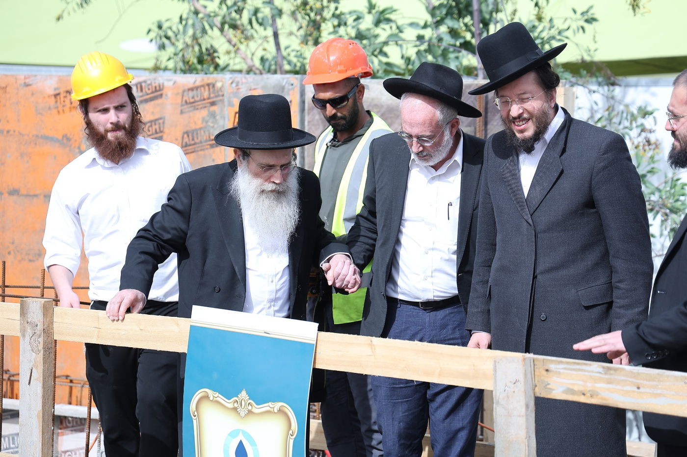 יציקת הבורות למקווה באחיסמך