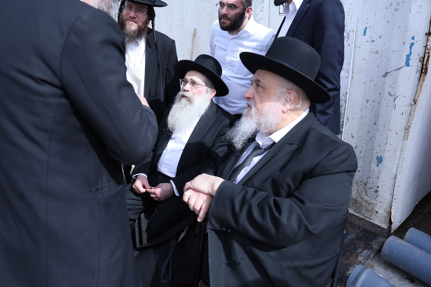 יציקת הבורות למקווה באחיסמך