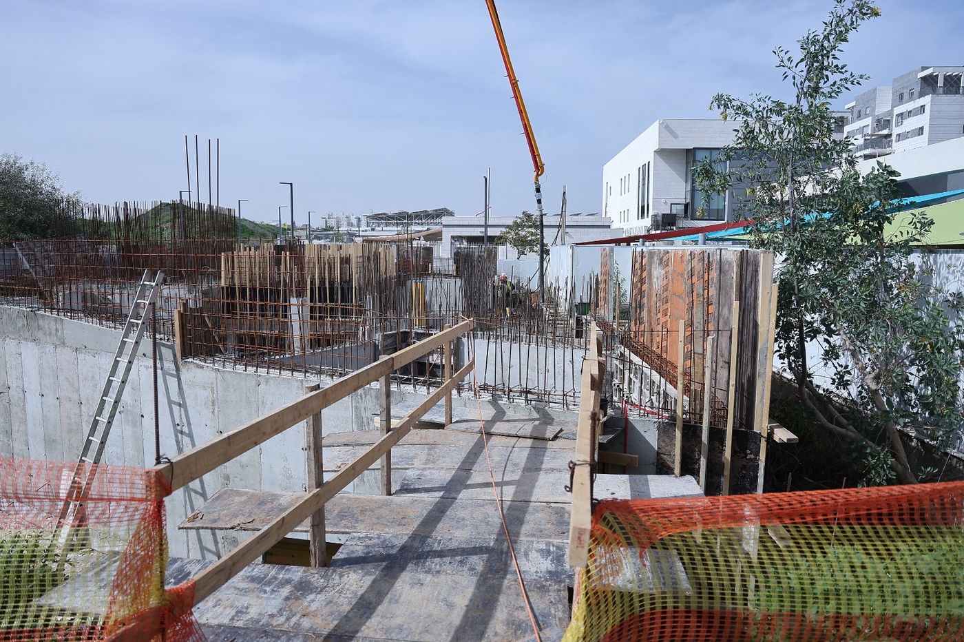 יציקת הבורות למקווה באחיסמך