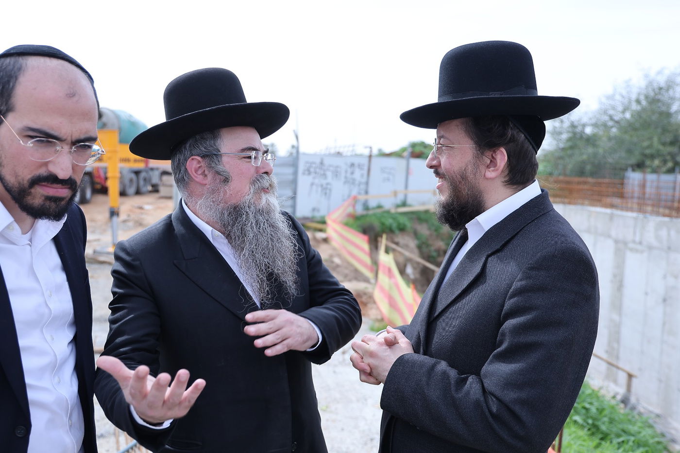 יציקת הבורות למקווה באחיסמך