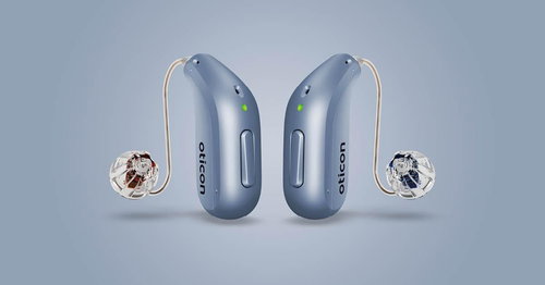 לא רק מגביר צלילים – הוא מבין את הסיטואציה, מתכוונן אליה, ומחזיר את תחושת הנוכחות והחיבור