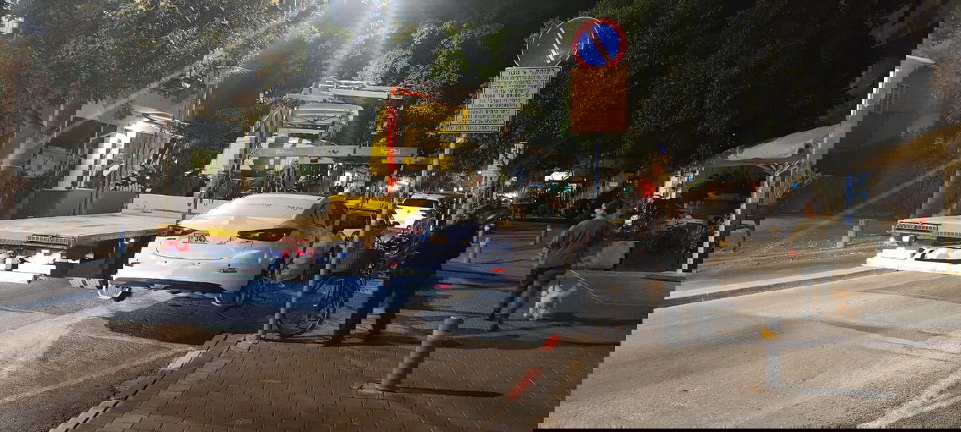 גרירת רכב בתל אביב בידי העיריה ליד חומוס אשכרה