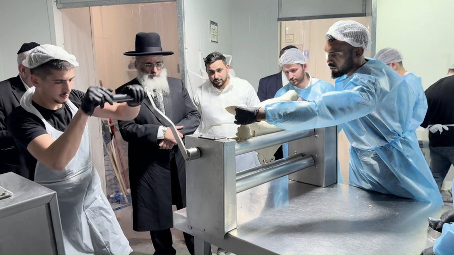 רבי ישראל אברג'ל באפיית מצות חבורה