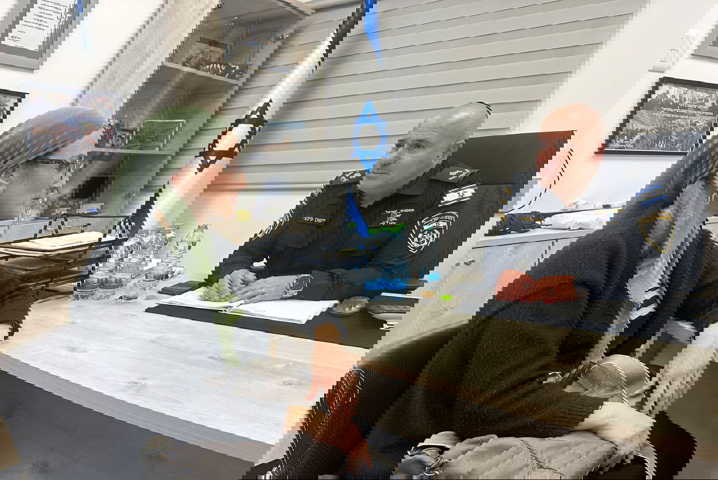 הקצין והאמא, אתמול