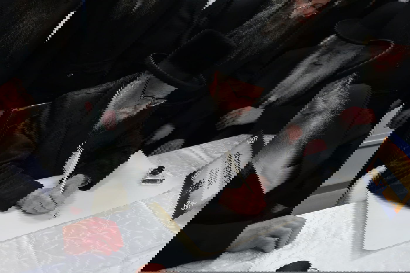 התחלת כתיבת ס"ת בסערט ויז'ניץ