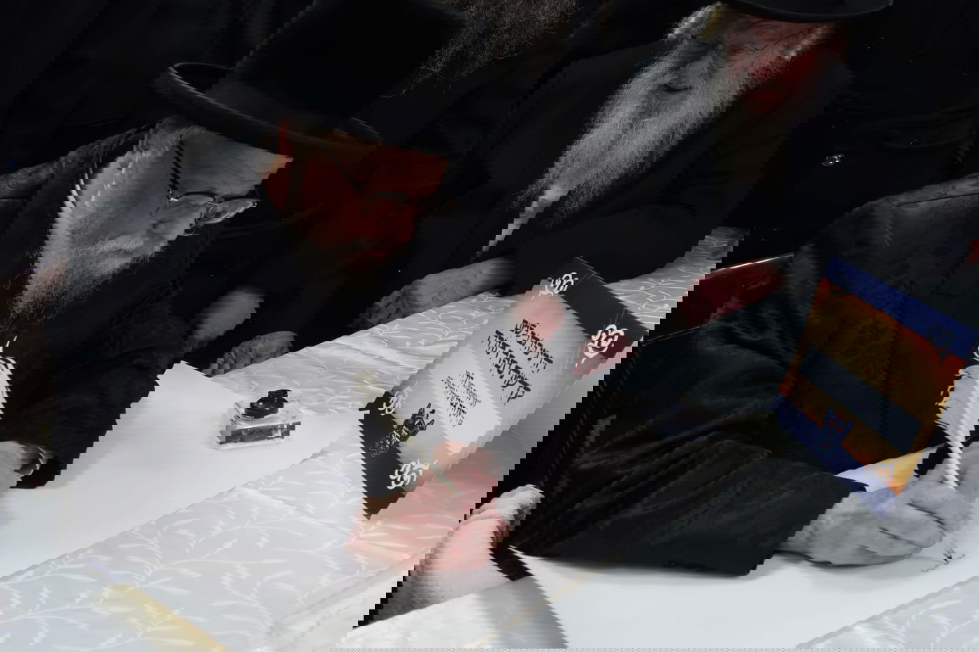 התחלת כתיבת ס"ת בסערט ויז'ניץ