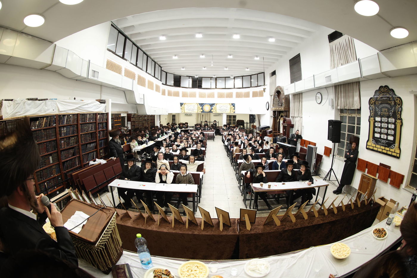 חלוקת פרסים בסאטמר ירושלים