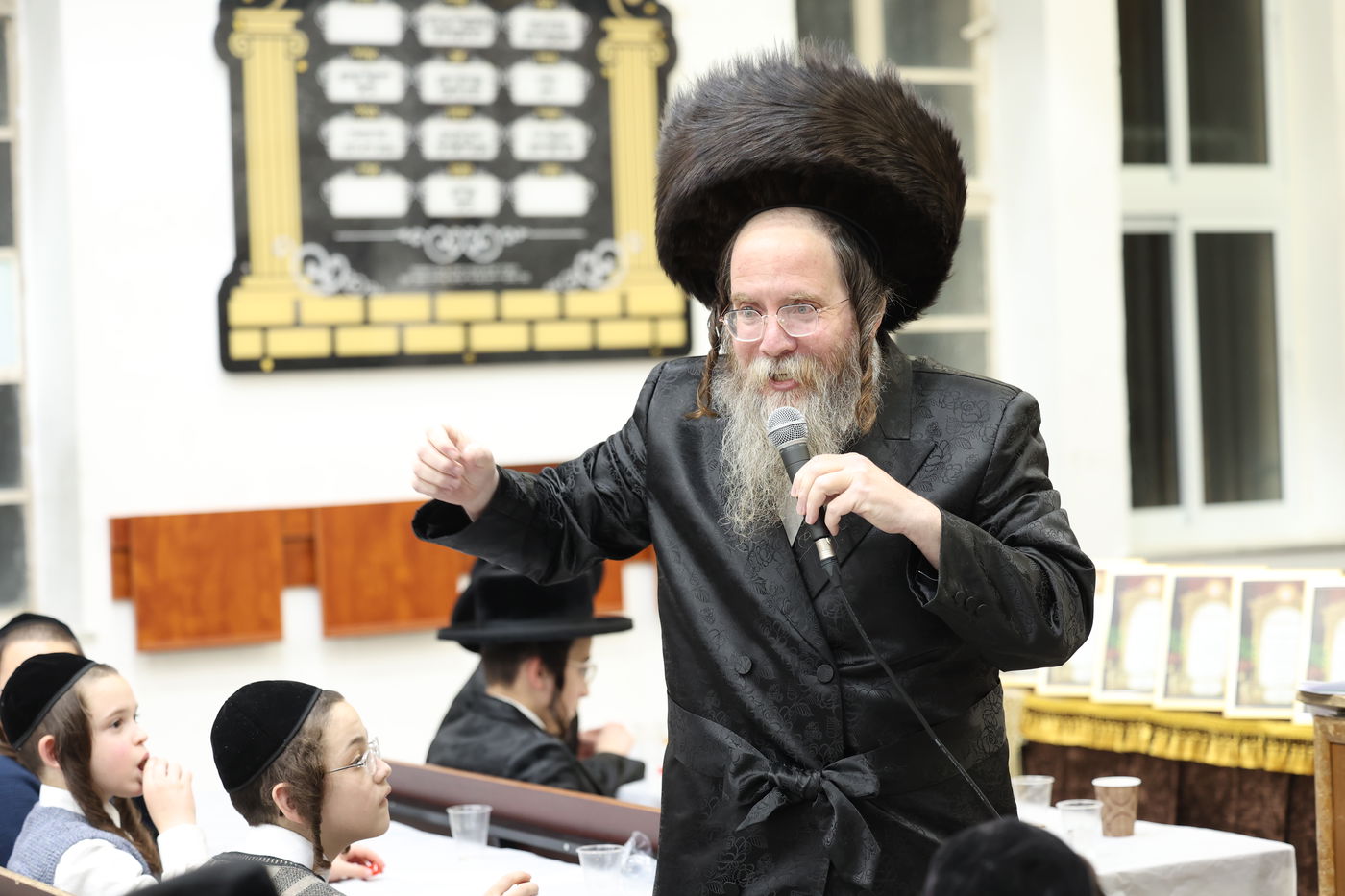 חלוקת פרסים בסאטמר ירושלים