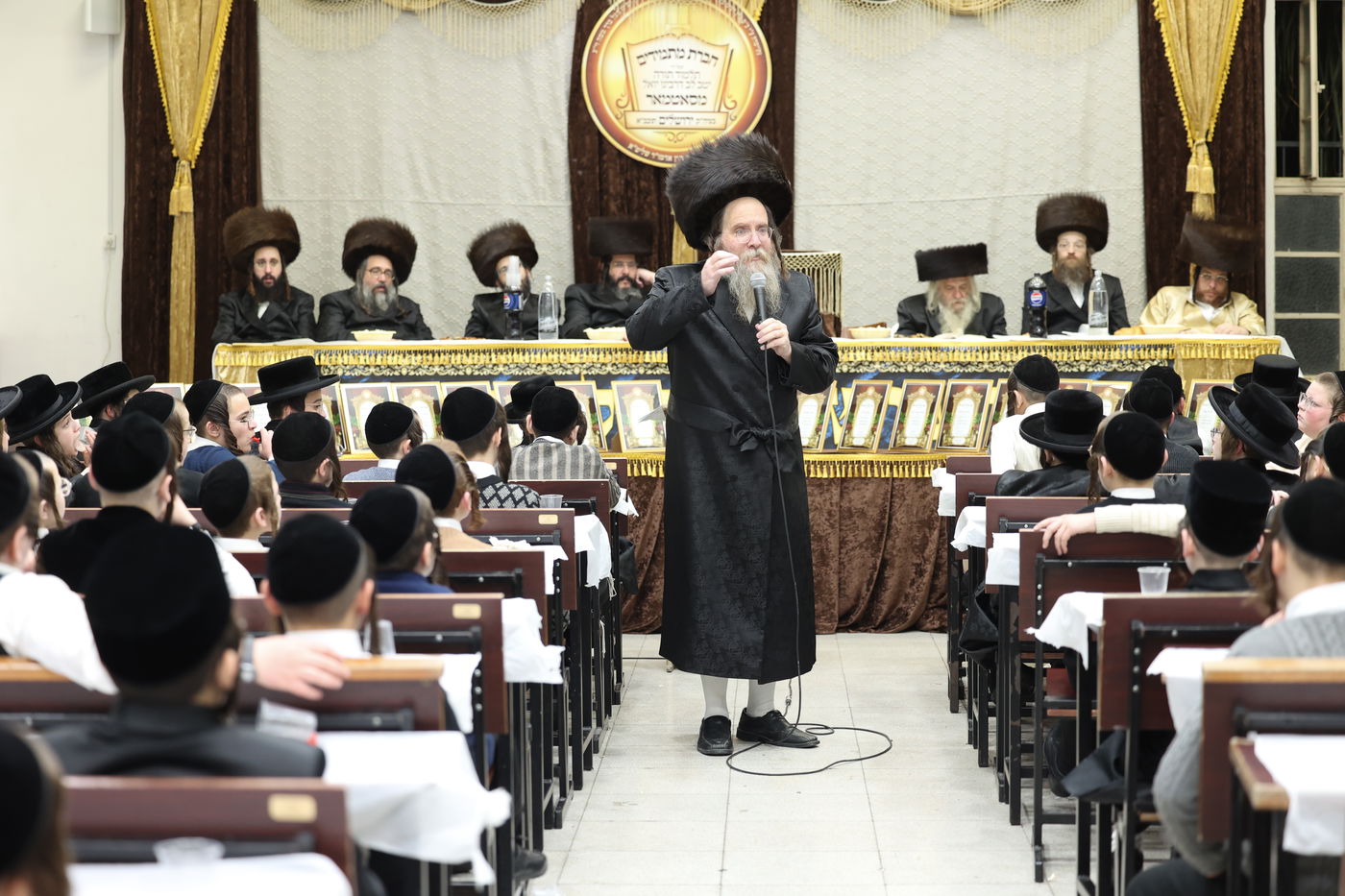 חלוקת פרסים בסאטמר ירושלים