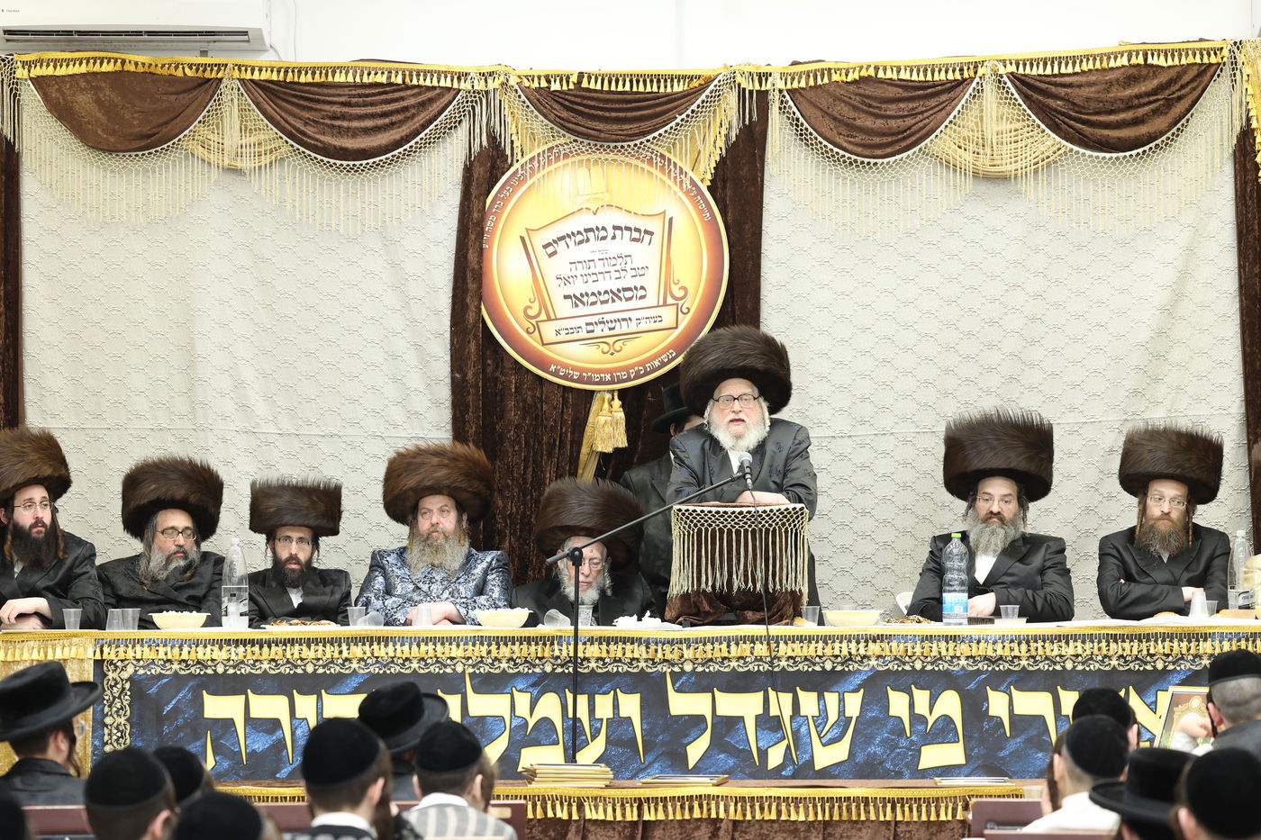 חלוקת פרסים בסאטמר ירושלים