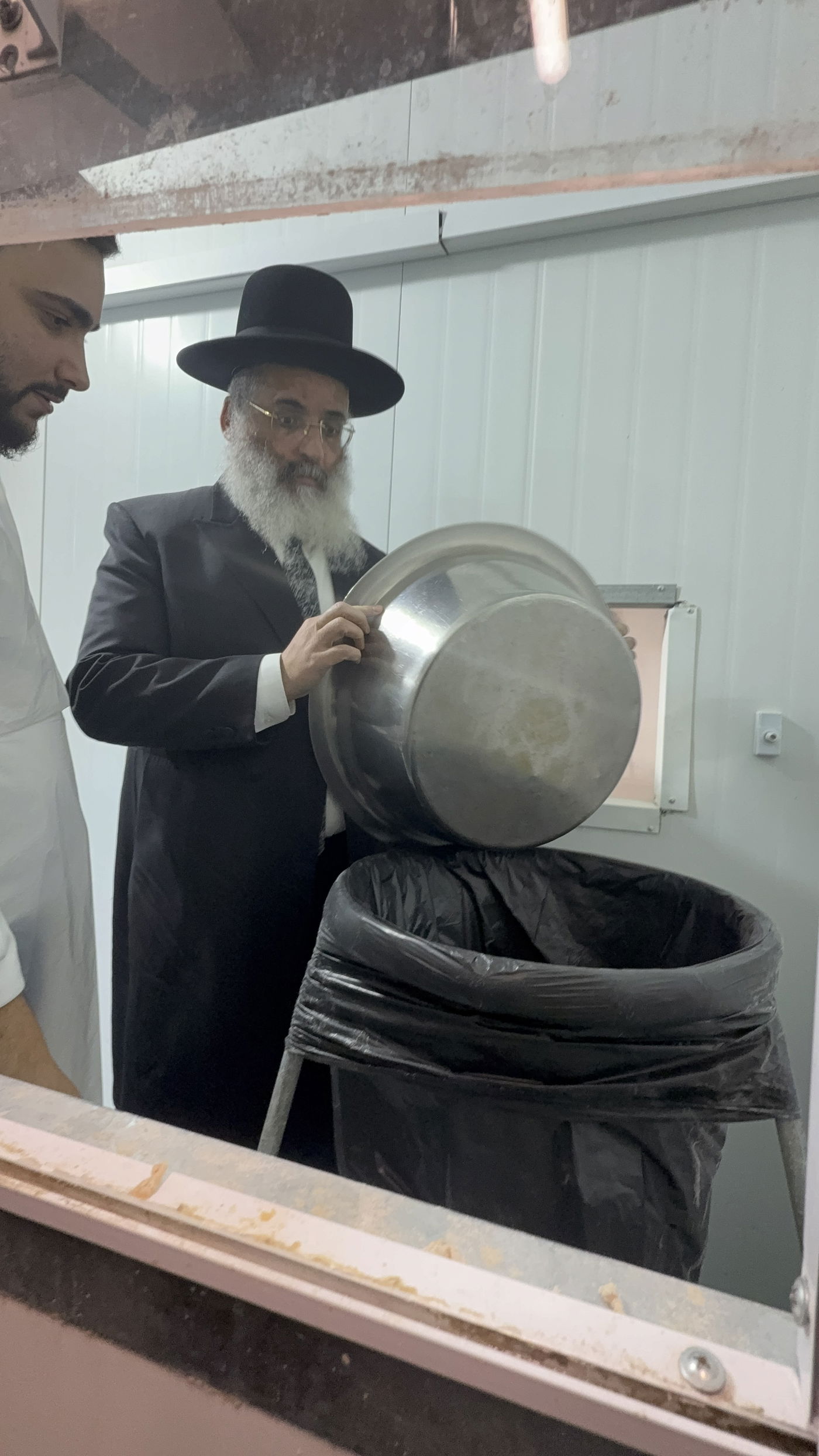 רבי ישראל אברג'ל באפיית מצות חבורה