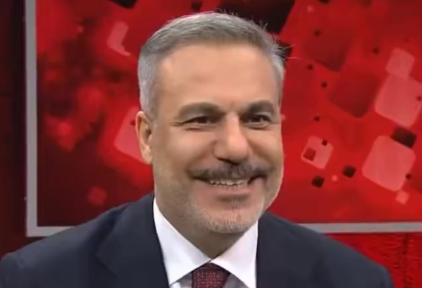 חיוך שאומר הכל: שר החוץ הטורקי נשאל על נשק גרעיני - כך הוא הגיב