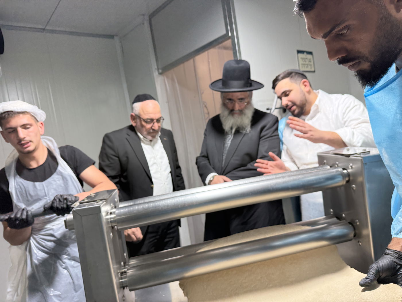 רבי ישראל אברג'ל באפיית מצות חבורה