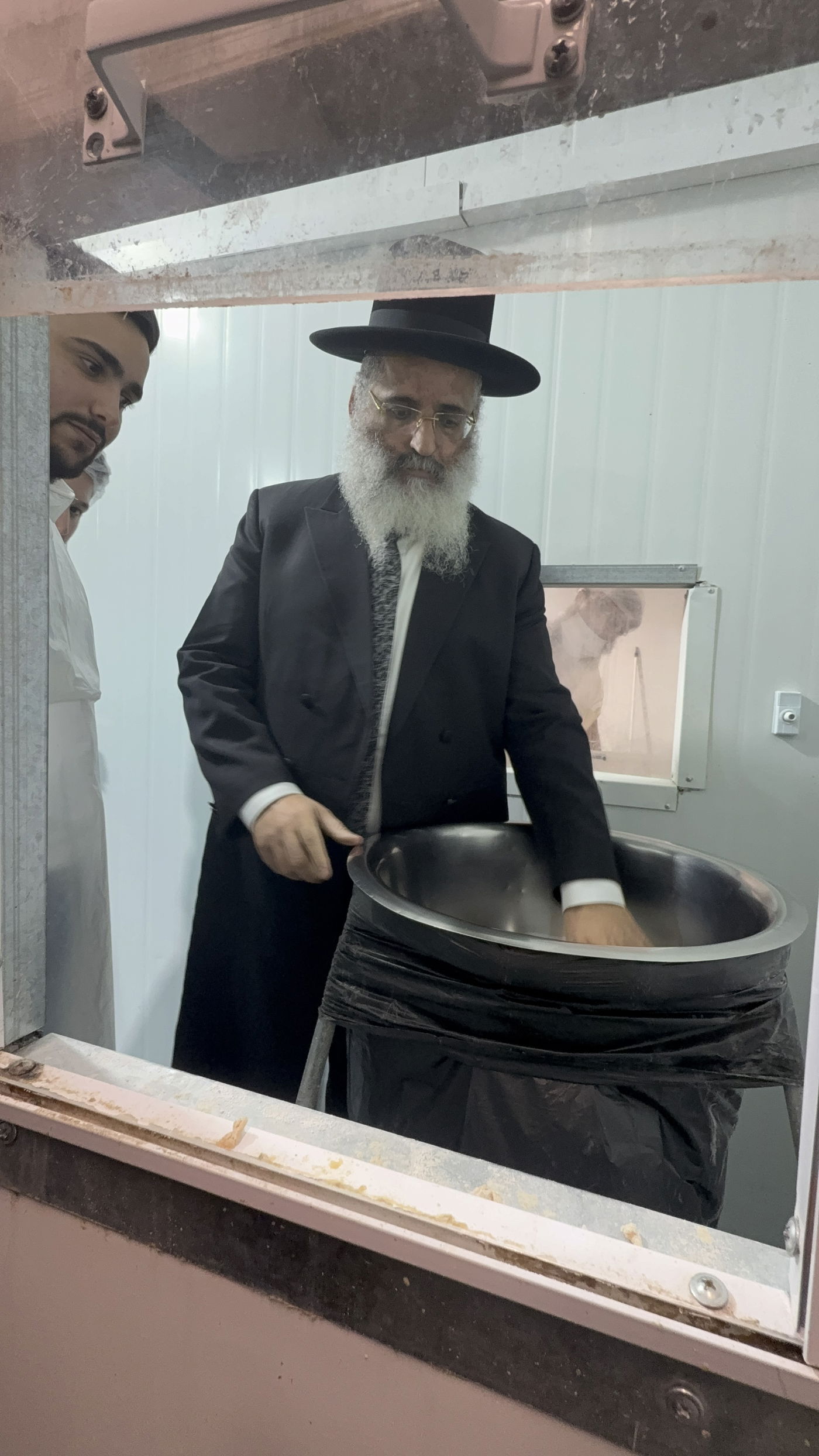 רבי ישראל אברג'ל באפיית מצות חבורה