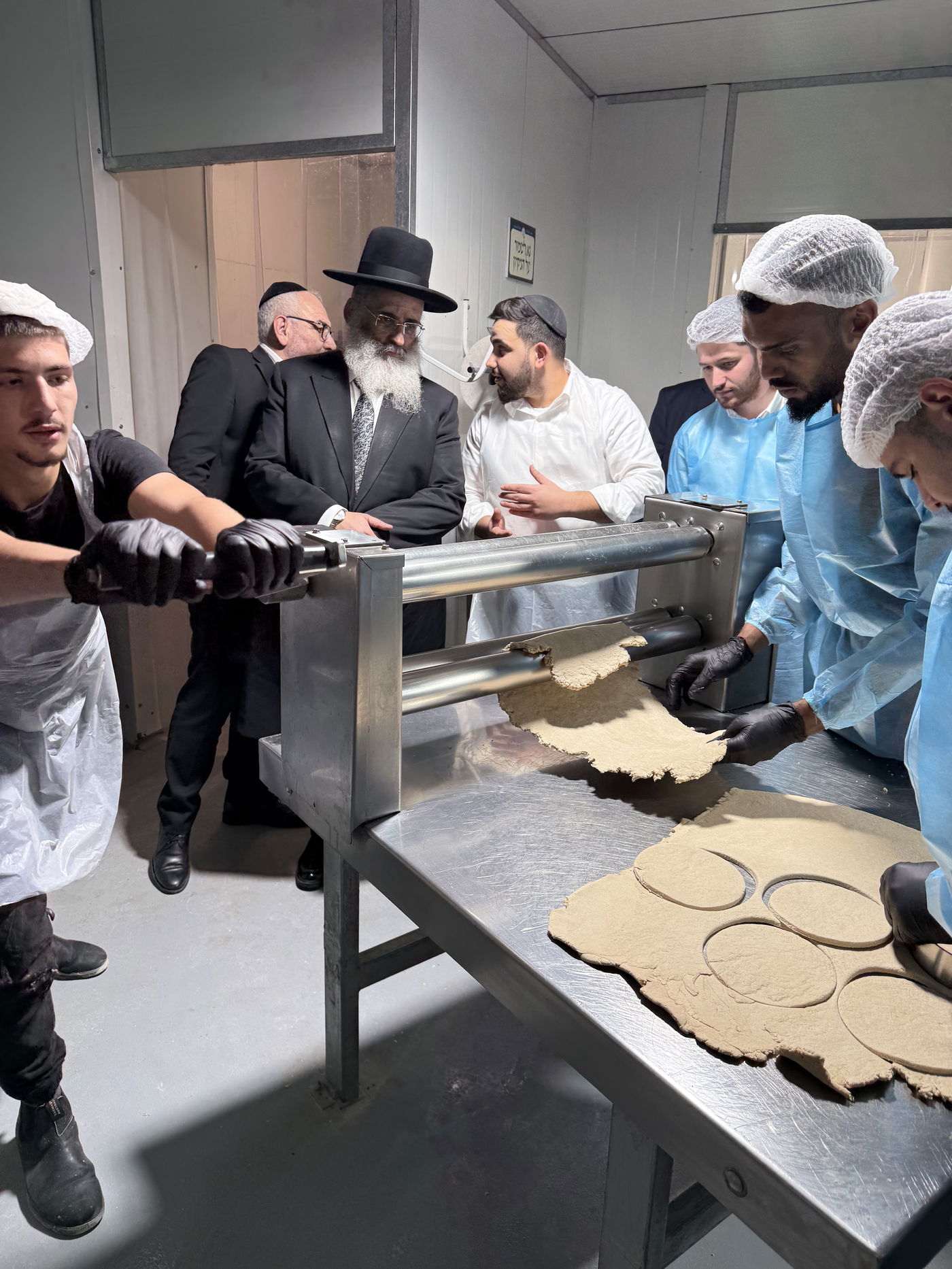 רבי ישראל אברג'ל באפיית מצות חבורה